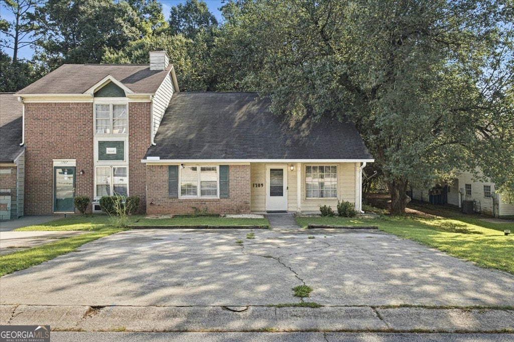 Photo of 1709 Winchester Way SE, Conyers, GA 30013 (MLS # 10847406)