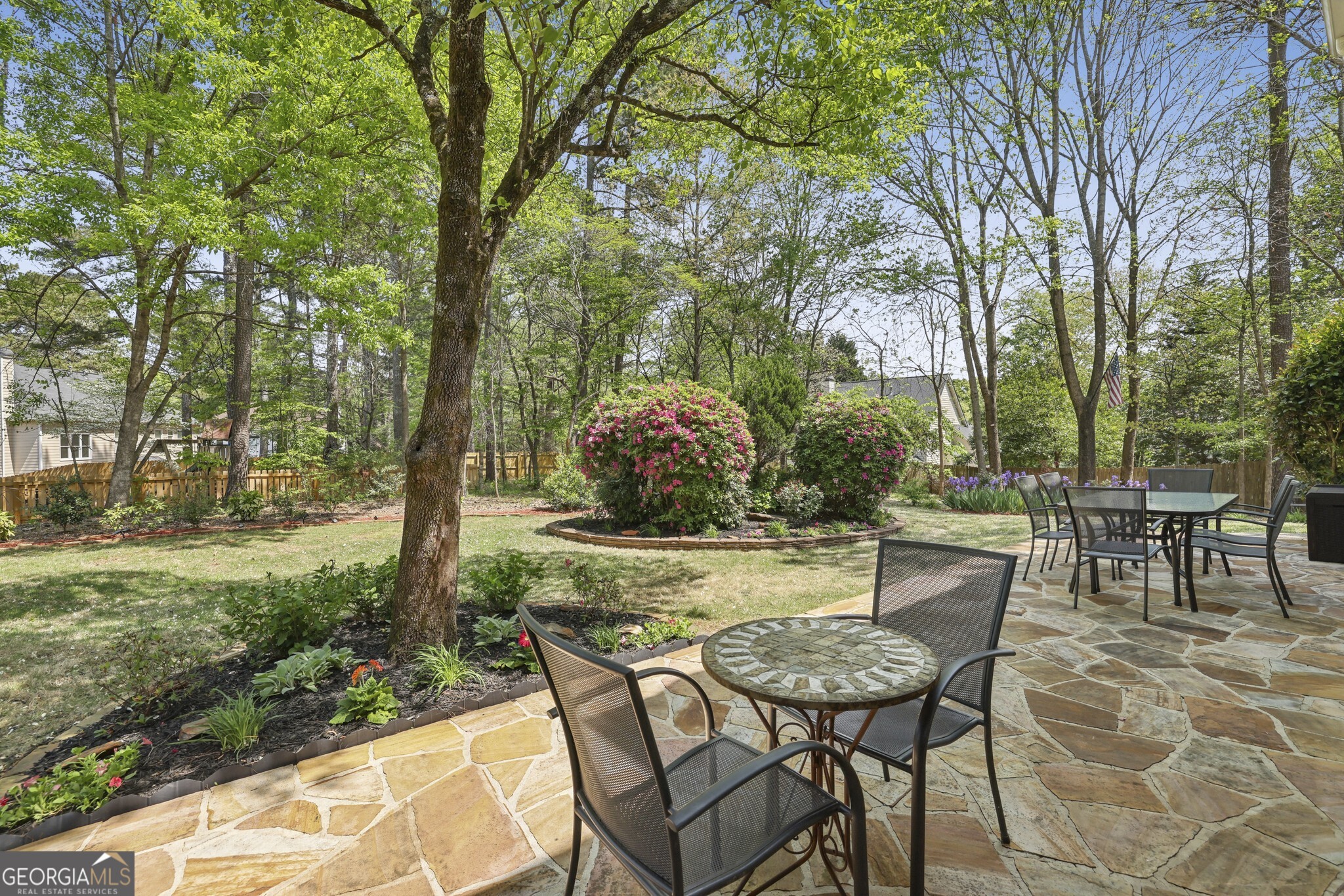 677 River Cove CT