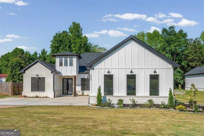 Photo of 520 Rockbridge Road SW, Lilburn, GA 30047 (MLS # 10849165)