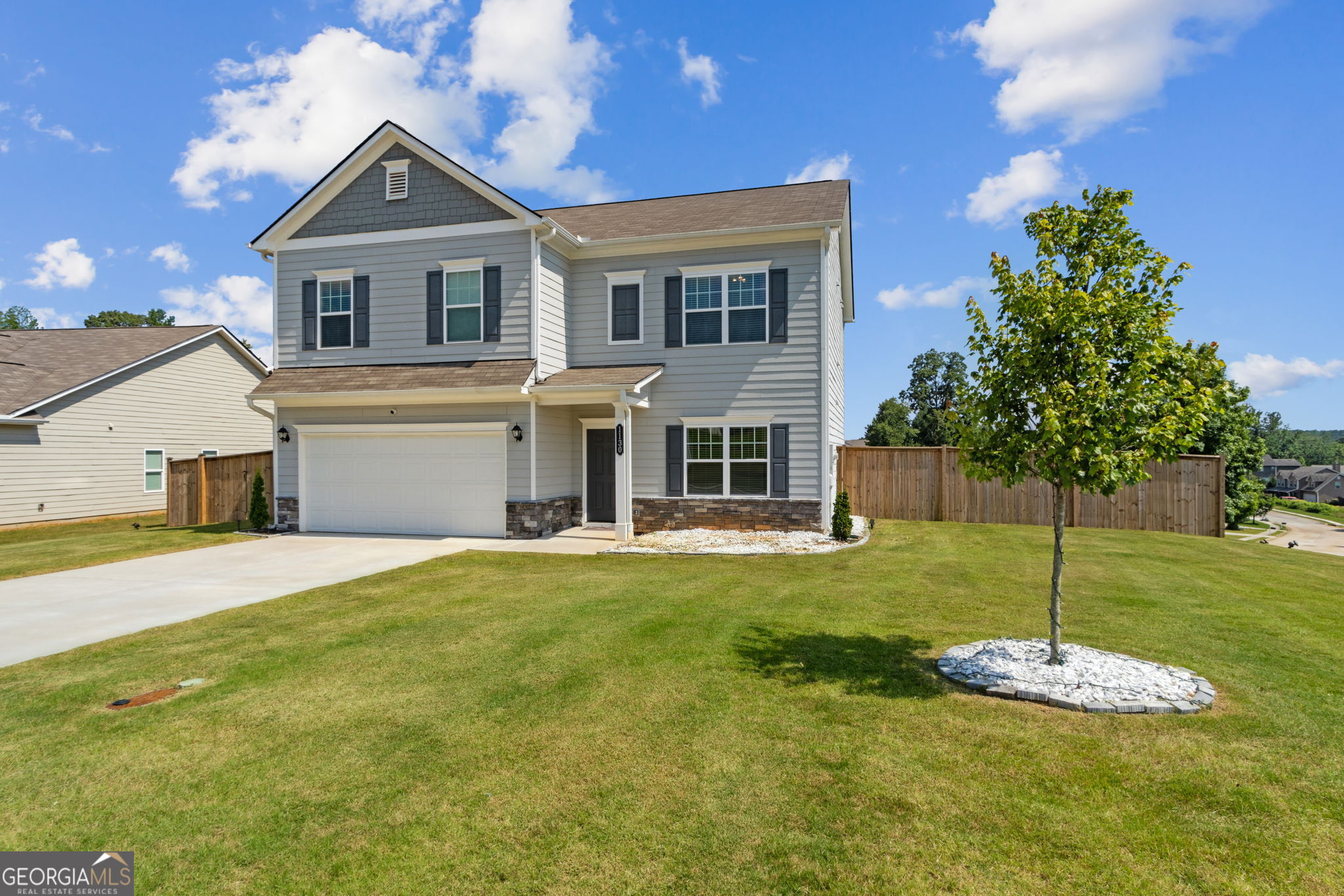 1130 Lyndhurst LN