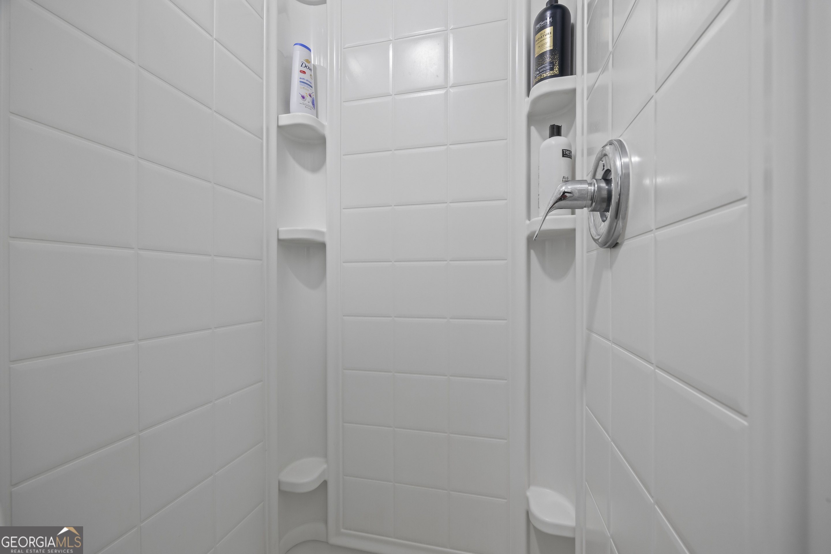 Lavonia, Georgia 30553, United States, 5 Bedrooms Bedrooms, ,3 BathroomsBathrooms,Residential,Active,44258