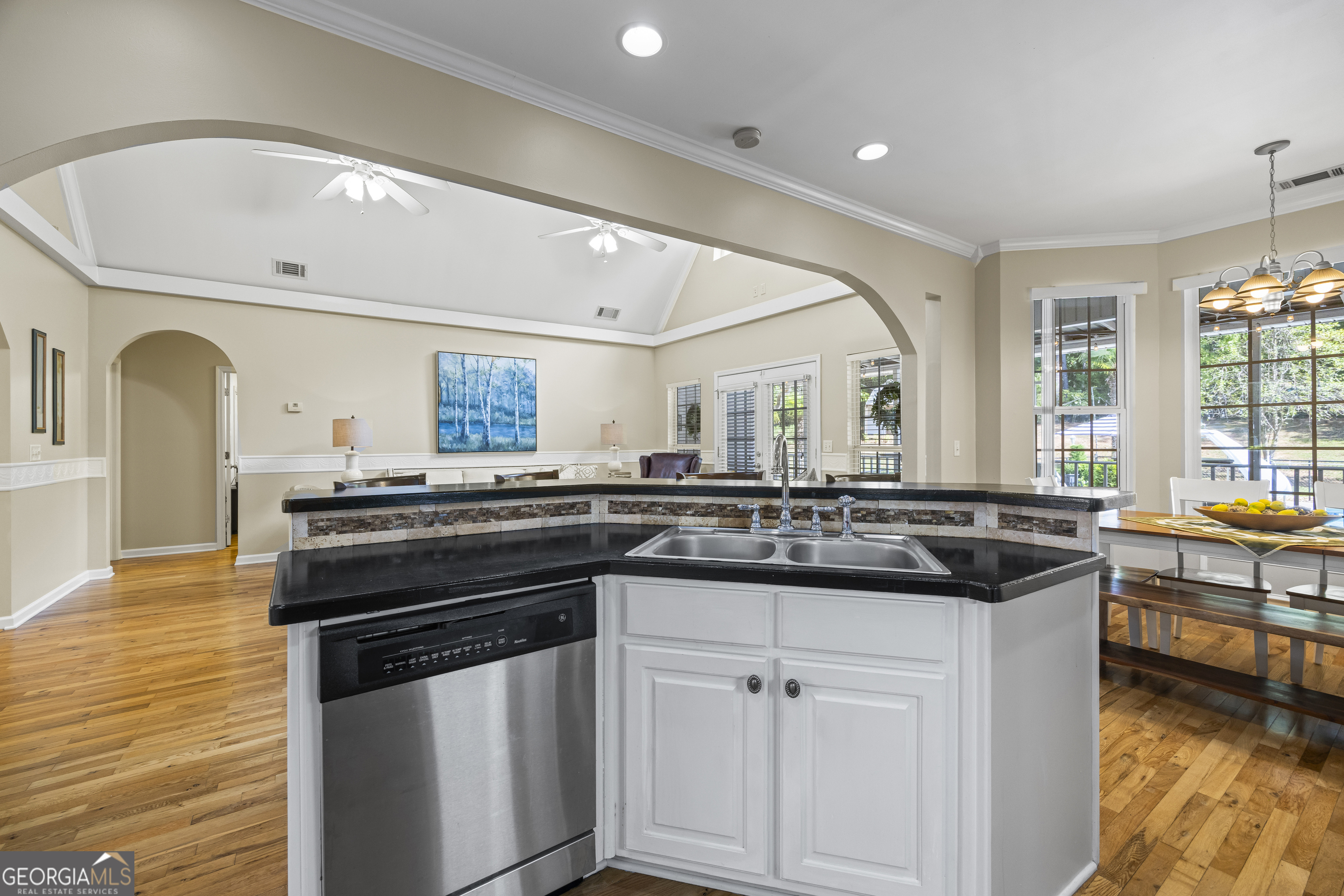 Lavonia, Georgia 30553, United States, 5 Bedrooms Bedrooms, ,3 BathroomsBathrooms,Residential,Active,44258