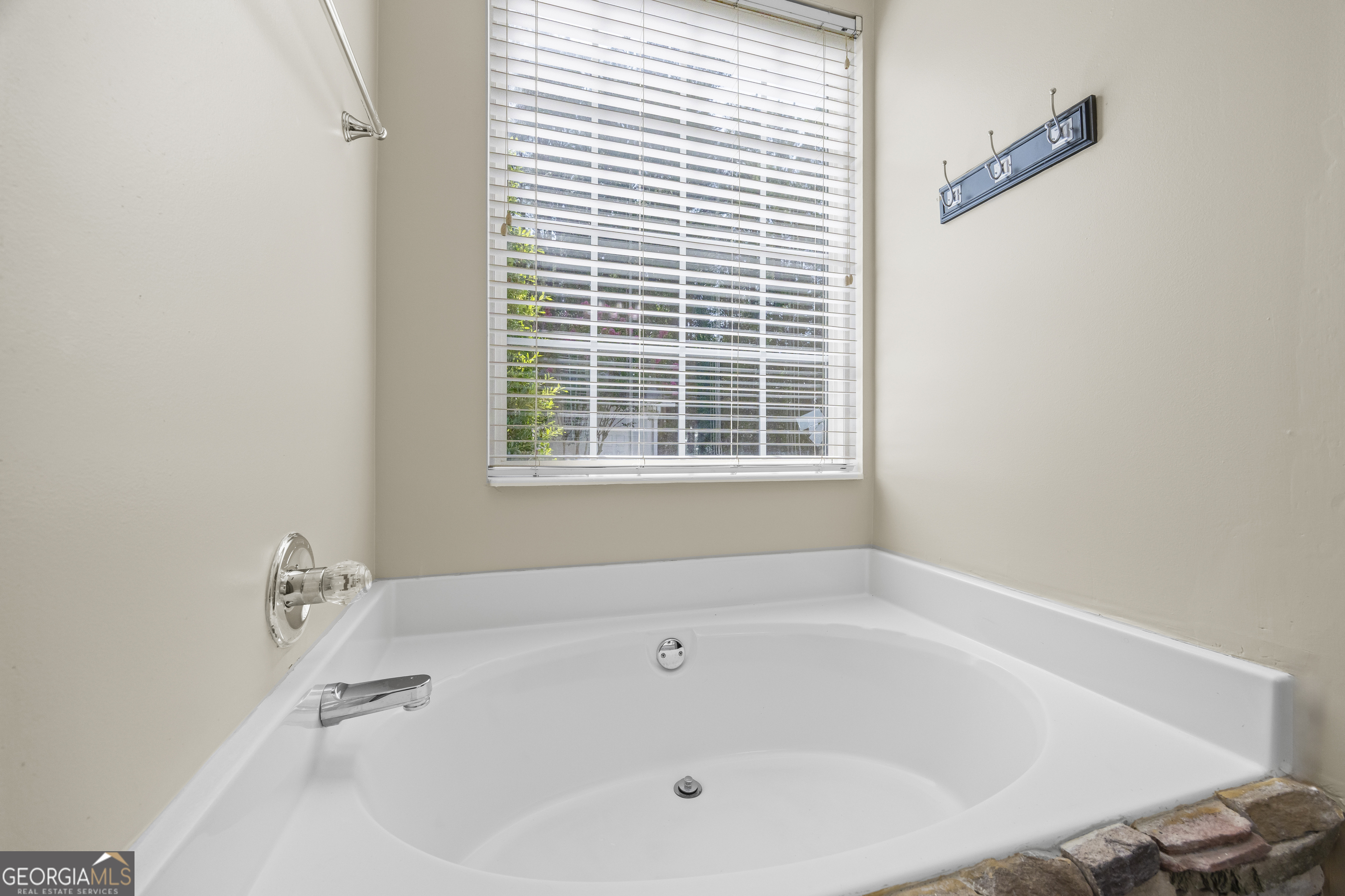 Lavonia, Georgia 30553, United States, 5 Bedrooms Bedrooms, ,3 BathroomsBathrooms,Residential,Active,44258