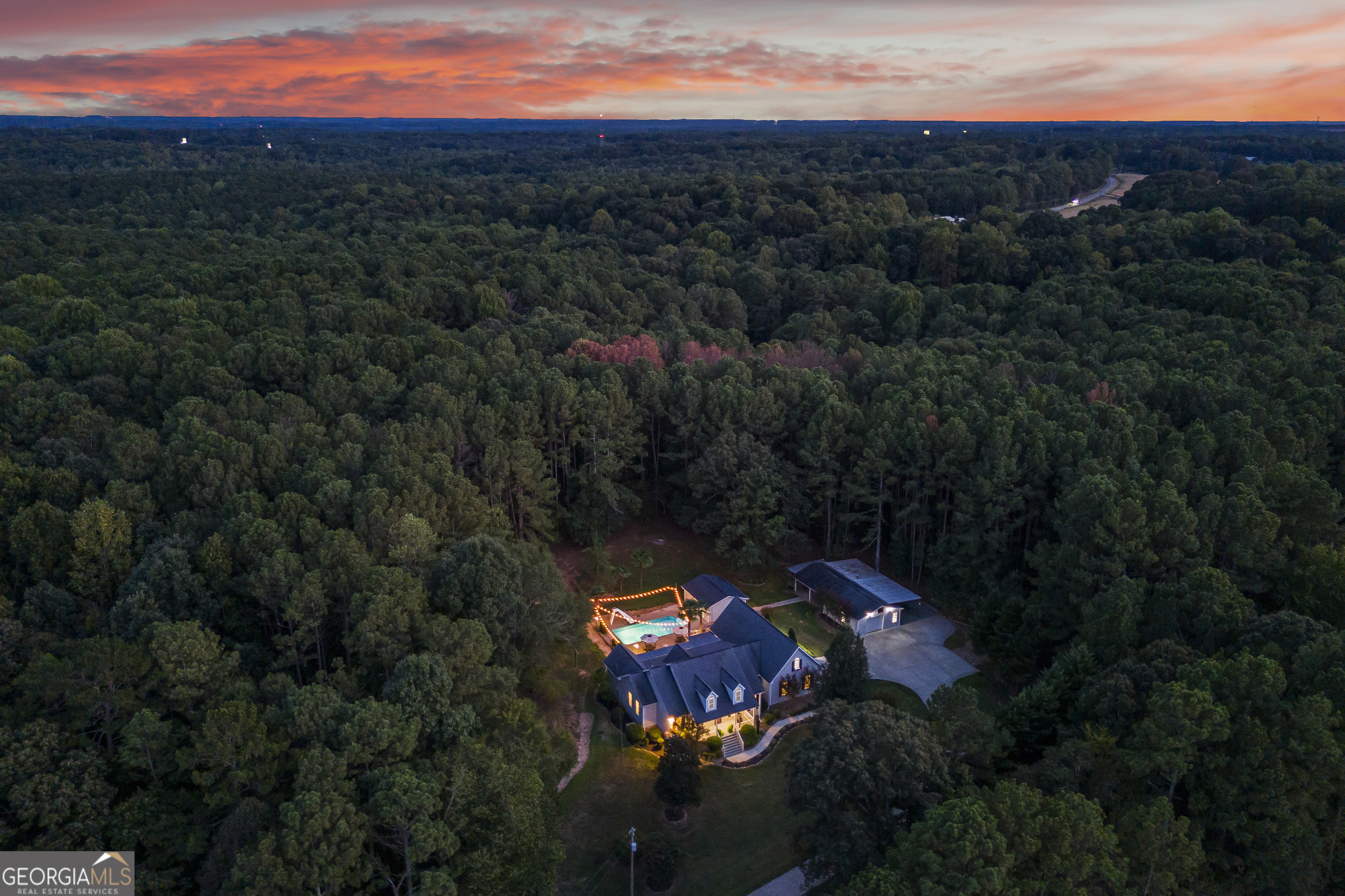 Lavonia, Georgia 30553, United States, 5 Bedrooms Bedrooms, ,3 BathroomsBathrooms,Residential,Active,44258