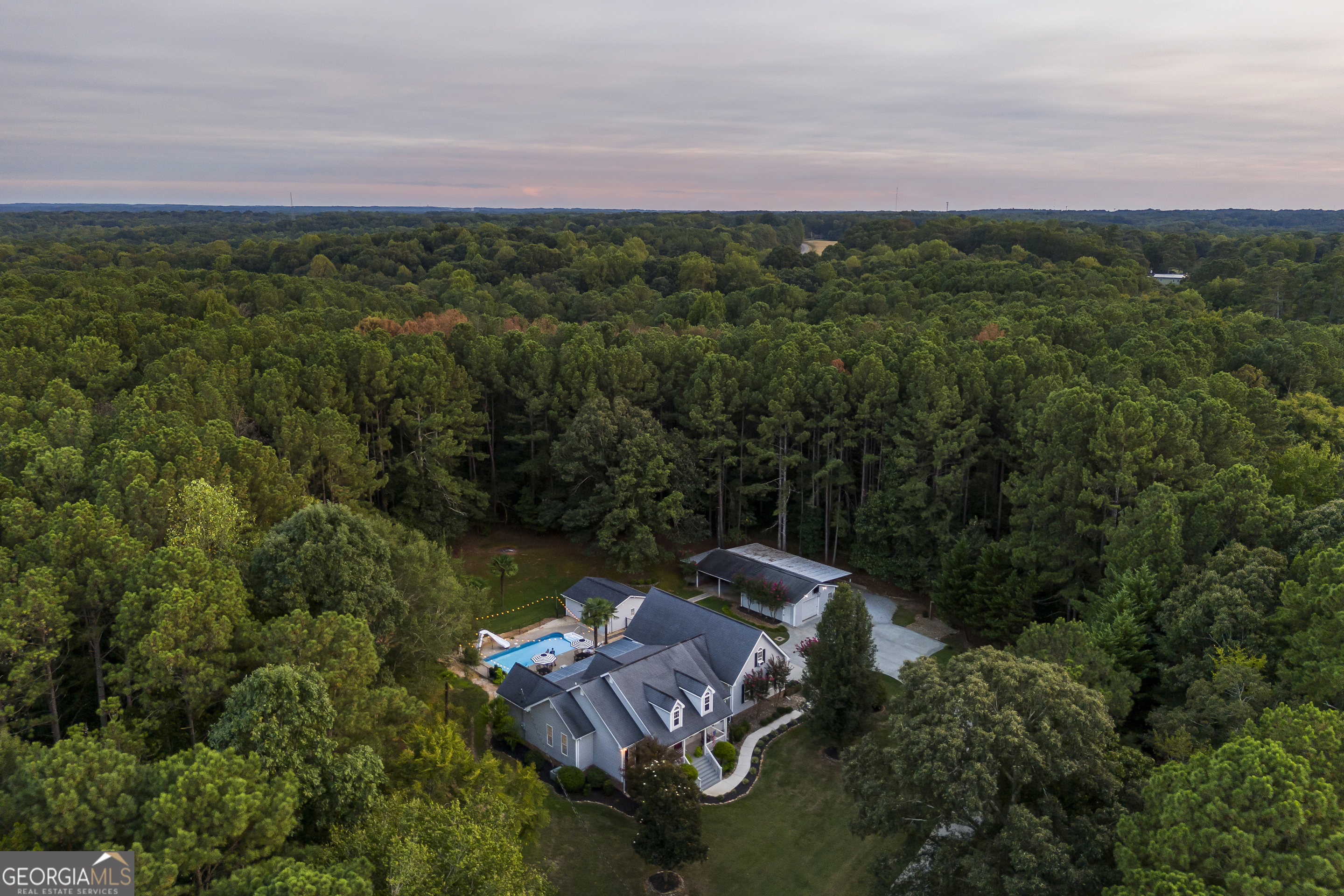 Lavonia, Georgia 30553, United States, 5 Bedrooms Bedrooms, ,3 BathroomsBathrooms,Residential,Active,44258