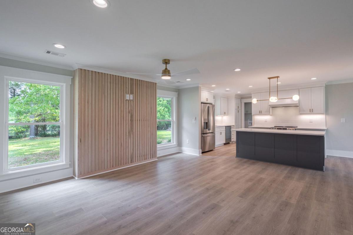 1090 Kenway DR