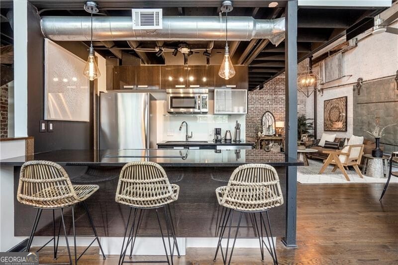 650 Glen Iris DR NE 23