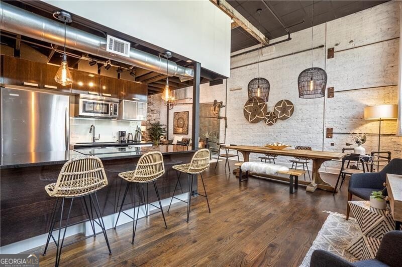 650 Glen Iris DR NE 23