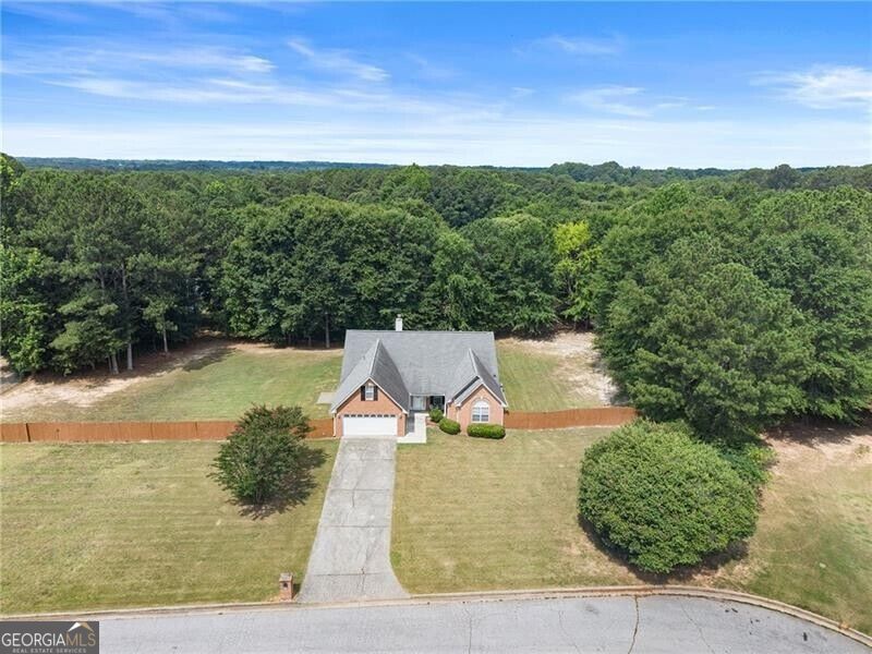 Photo of 4011 Lafayette Way, Loganville, GA 30052 (MLS # 10834328)