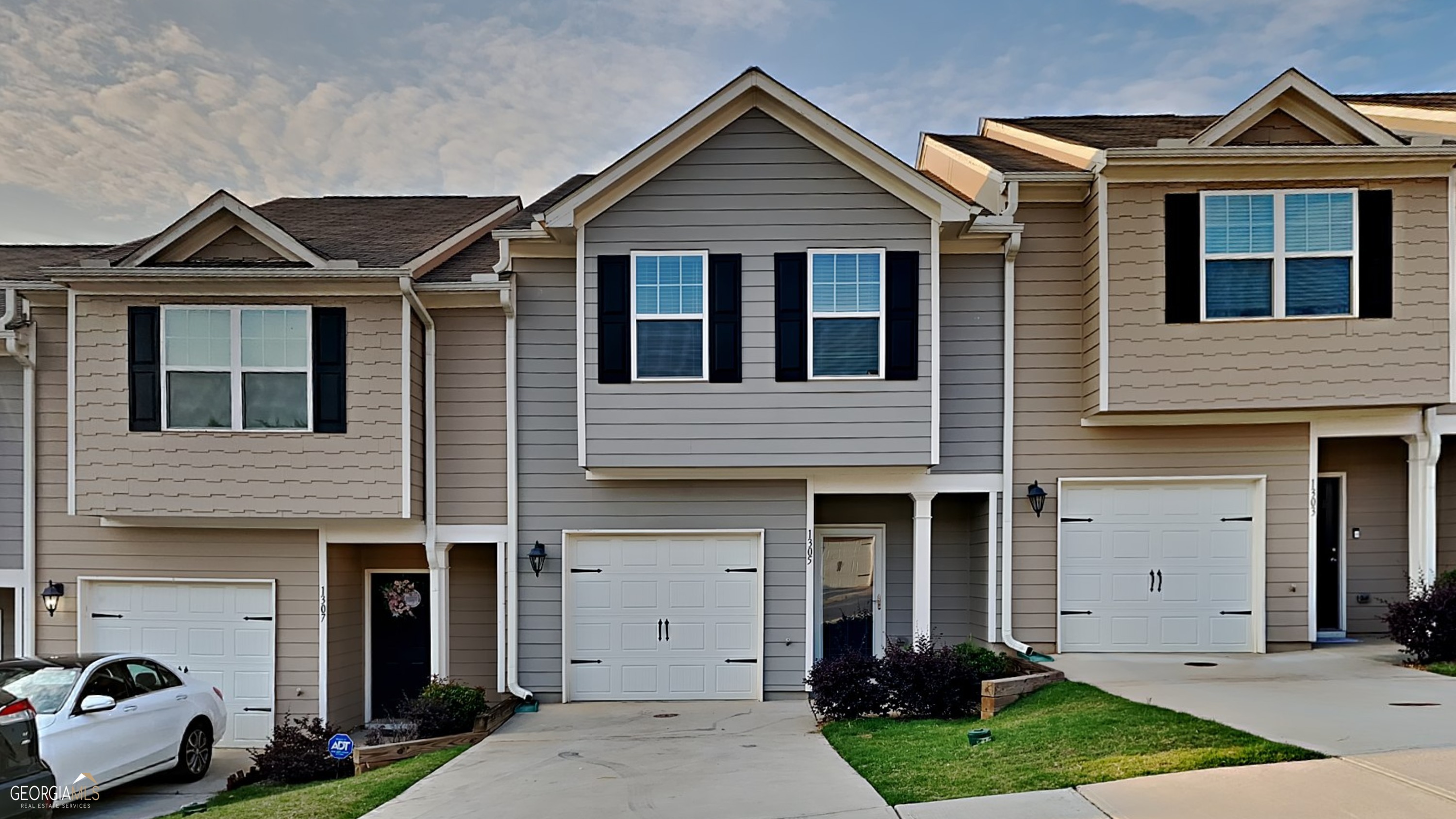 Photo 1 of 13 — 1305 Canopy DR, East Point, GA 30344