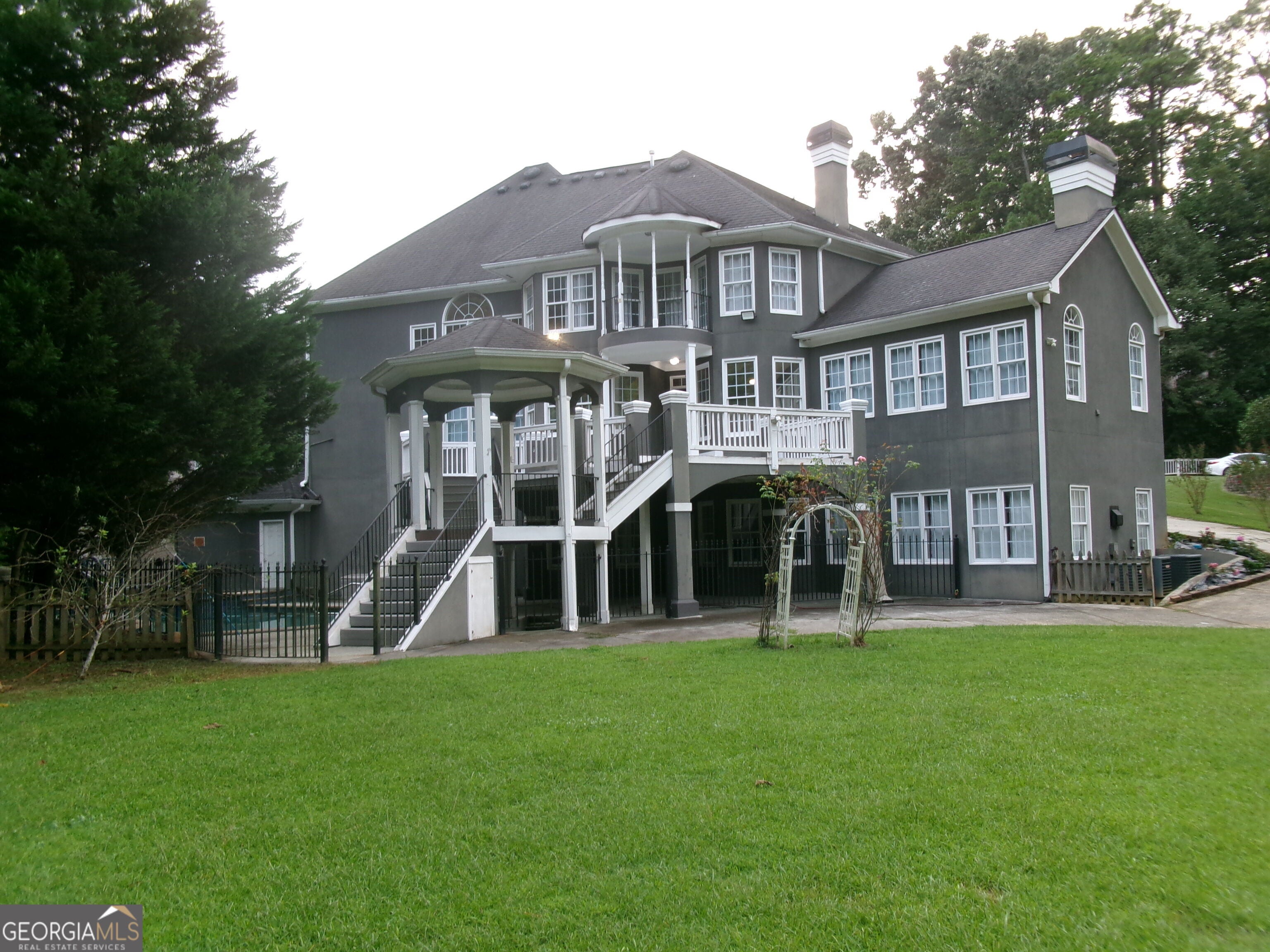 910 Woodward Park DR
