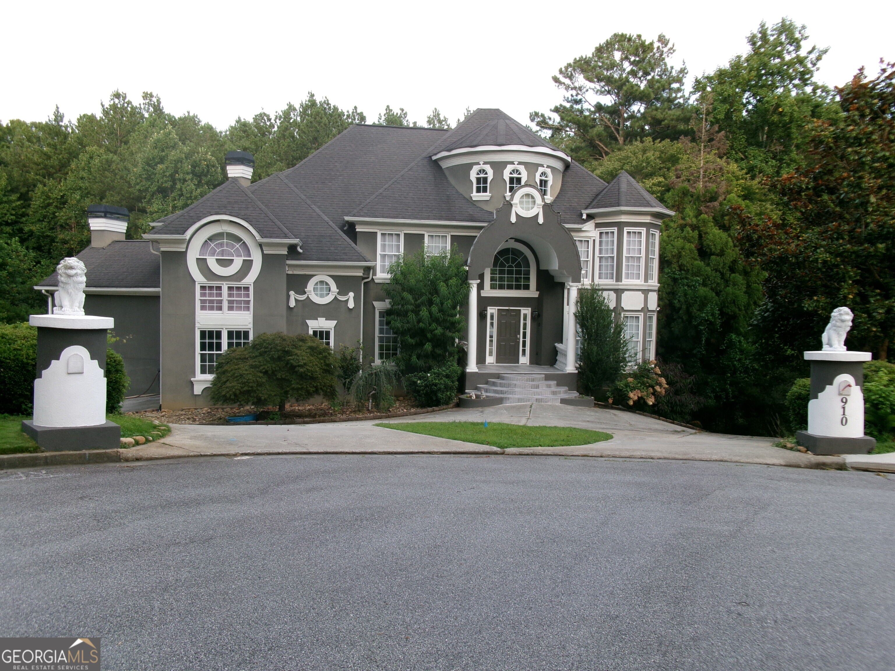 910 Woodward Park DR