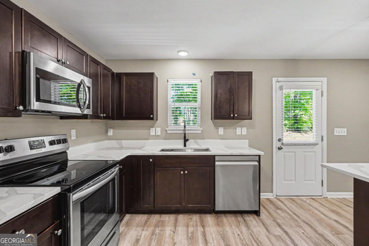 1128 Oak Hollow LN
