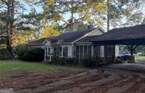 83 Woodstock RD Roswell GA 30075