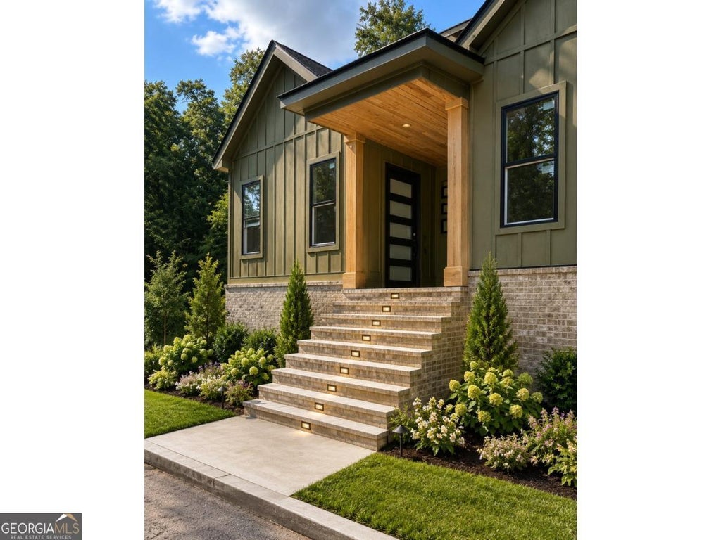 Photo of 1031 Ashby Terrace NW, Atlanta, GA 30314 (MLS # 10825785)