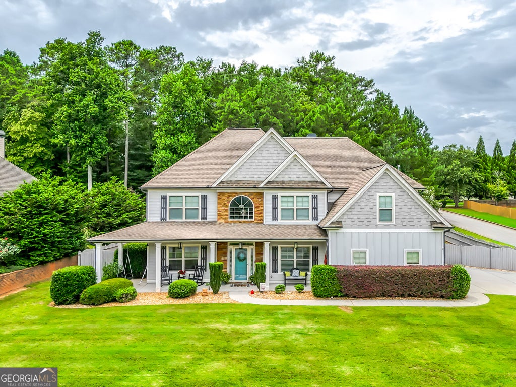 Photo of 191 Meadow View Glen, Newnan, GA 30265 (MLS # 10881591)