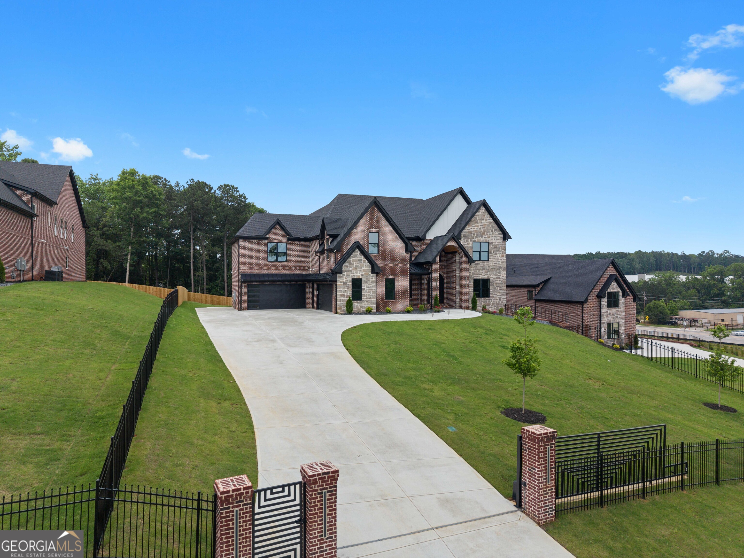 405 Thunder RD