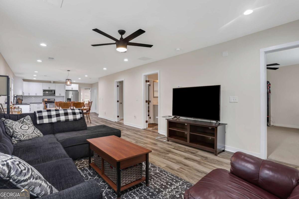 235 Holly RD NW