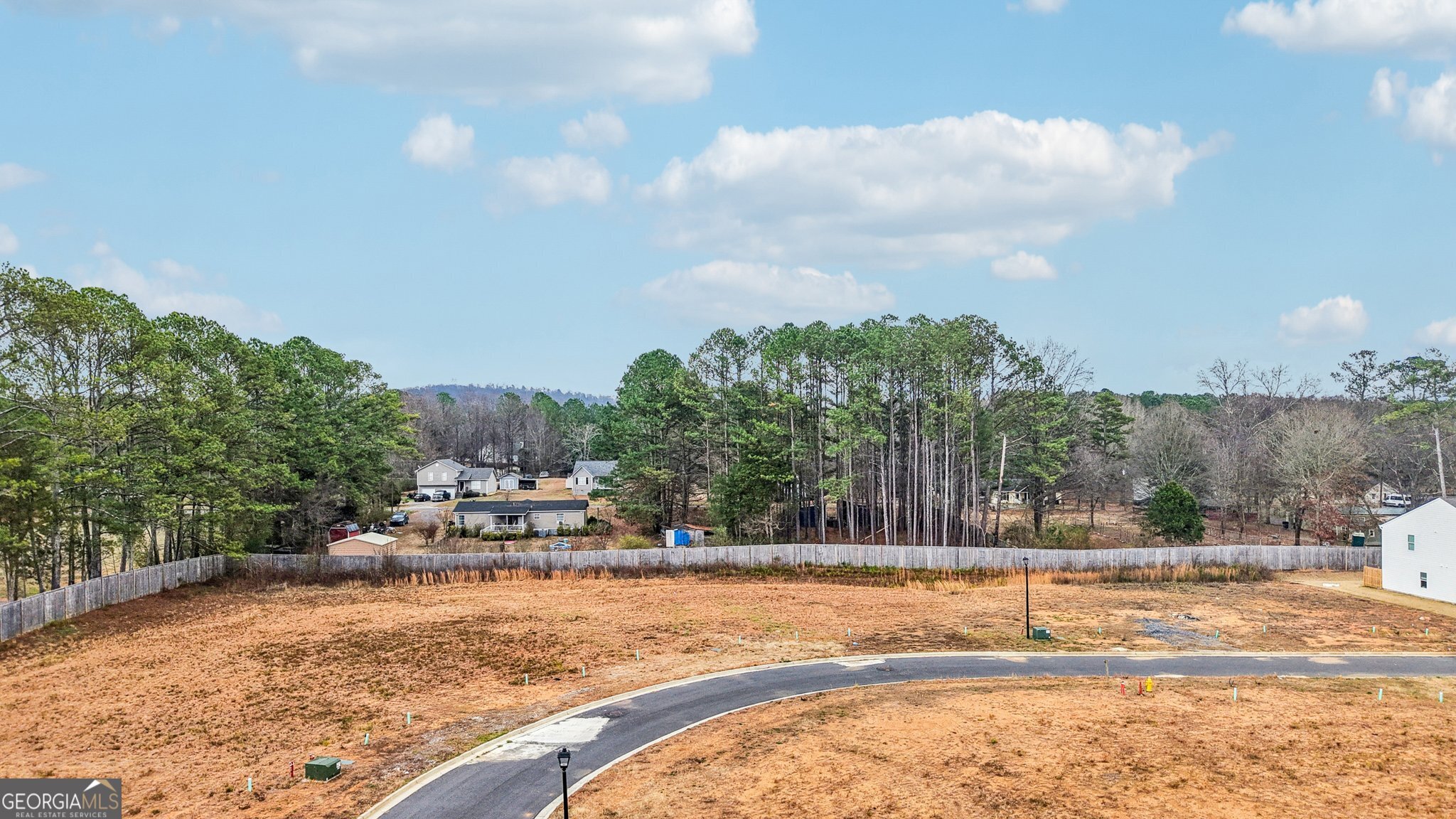 162 Village Green DR NW