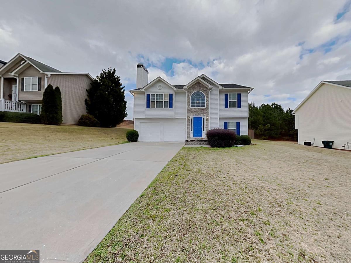 Discover this spacious 4-bedroom, 3-bathroom pet-friendly home spanning 2400 sq. ft. The generous layout offers plenty of room for comfortable living.