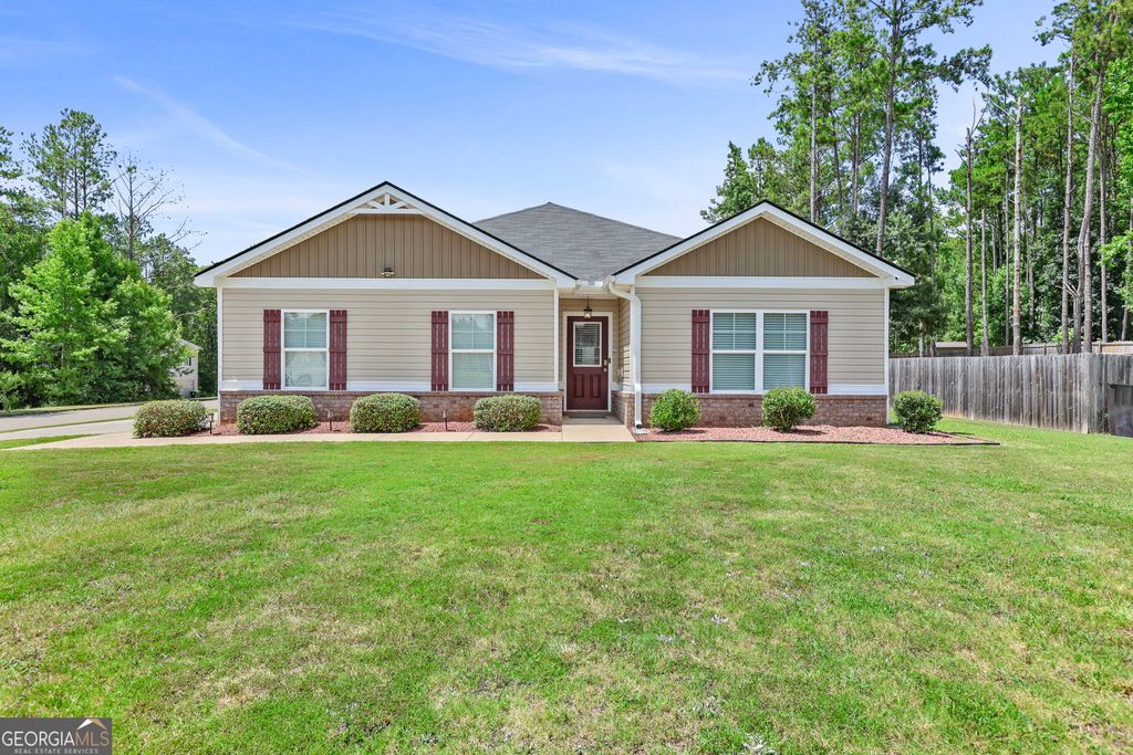 Photo of 141 N Meadows Ridge Drive, Grantville, GA 30220 (MLS # 10812091)