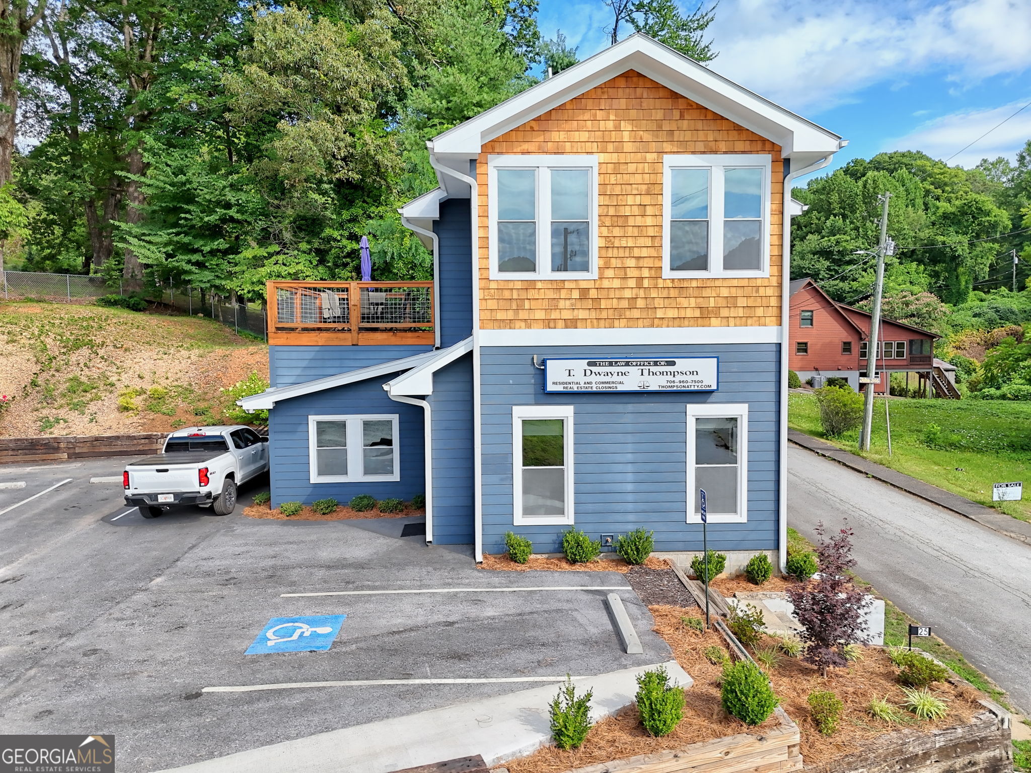 25 Valley ST
