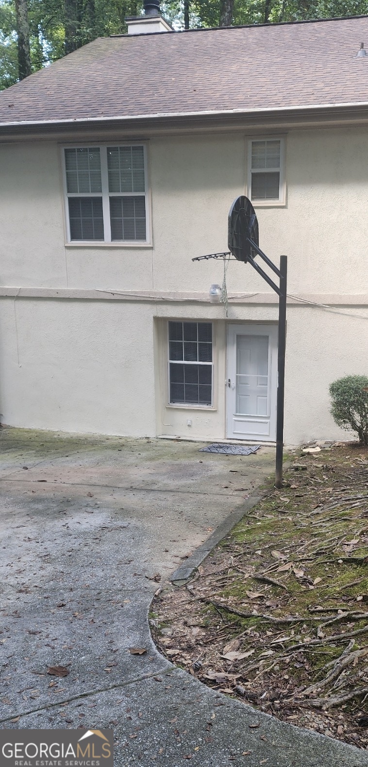 Upscale home in a very quiet SMOKERISE neighborhood, complete private living area. 2 bedrooms and 1 bathroom . Freshly painted with tile flooring .Very secure with security system and lighting , private off street parking ( bedroom can be use for office) washer and dryer hook up. Great for senior or someone needing no steps. Convenient neighborhood with quick access to I-285, and Midtown & Buckhead are only a short drive away. Enjoy the privacy that comes from having your own space. Close to Stone Mountain, Decatur, Norcross, and Buford Highway. Freshly painted exterior
