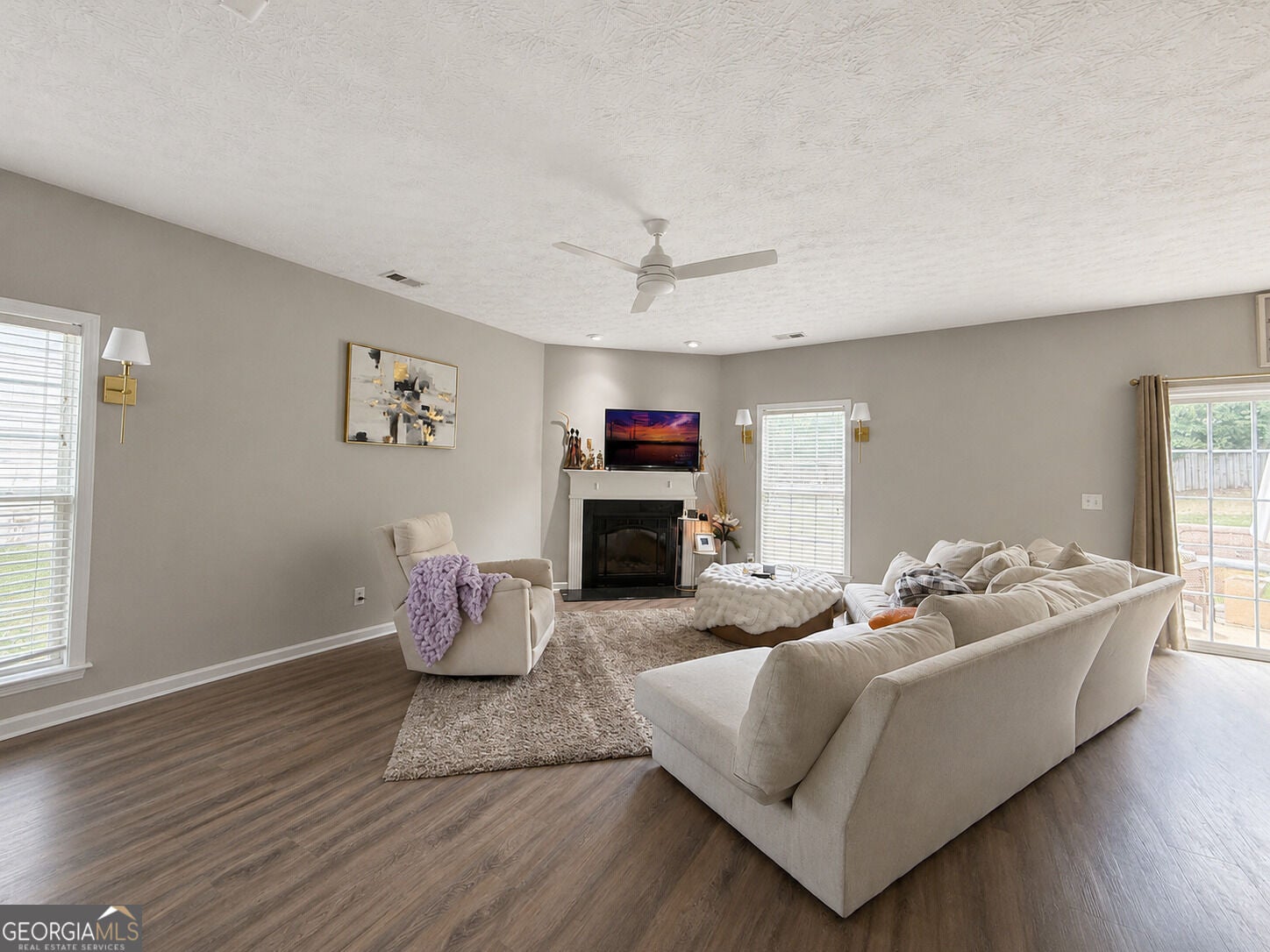5764 Olivia LN