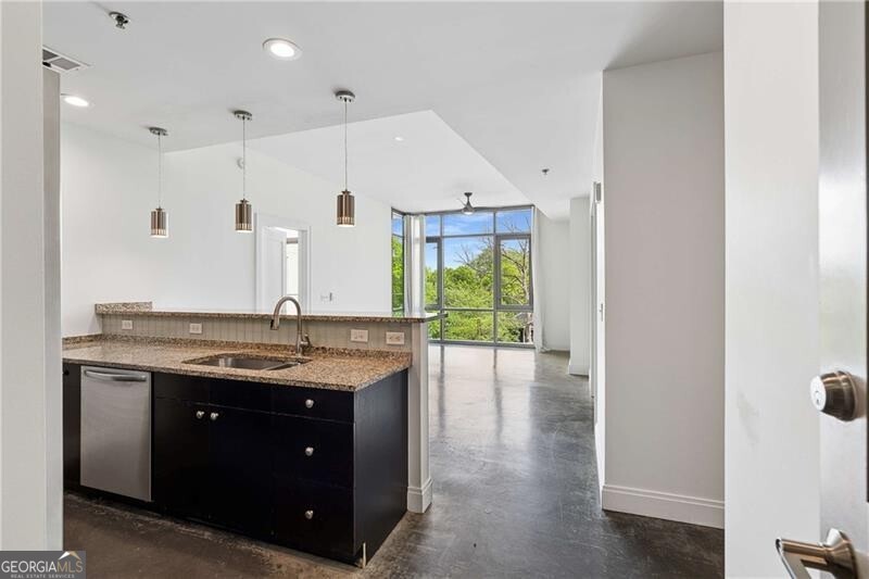 905 Juniper ST NE 502