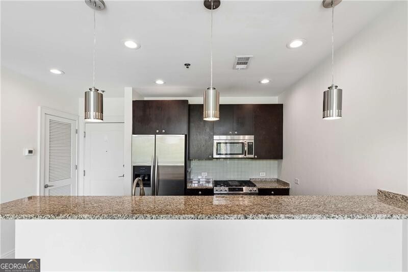 905 Juniper ST NE 502