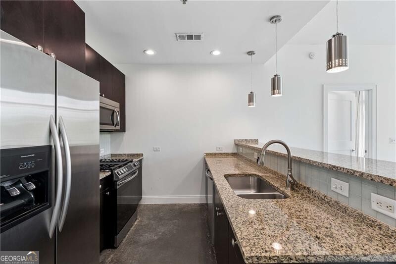 905 Juniper ST NE 502