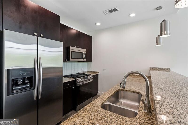 905 Juniper ST NE 502