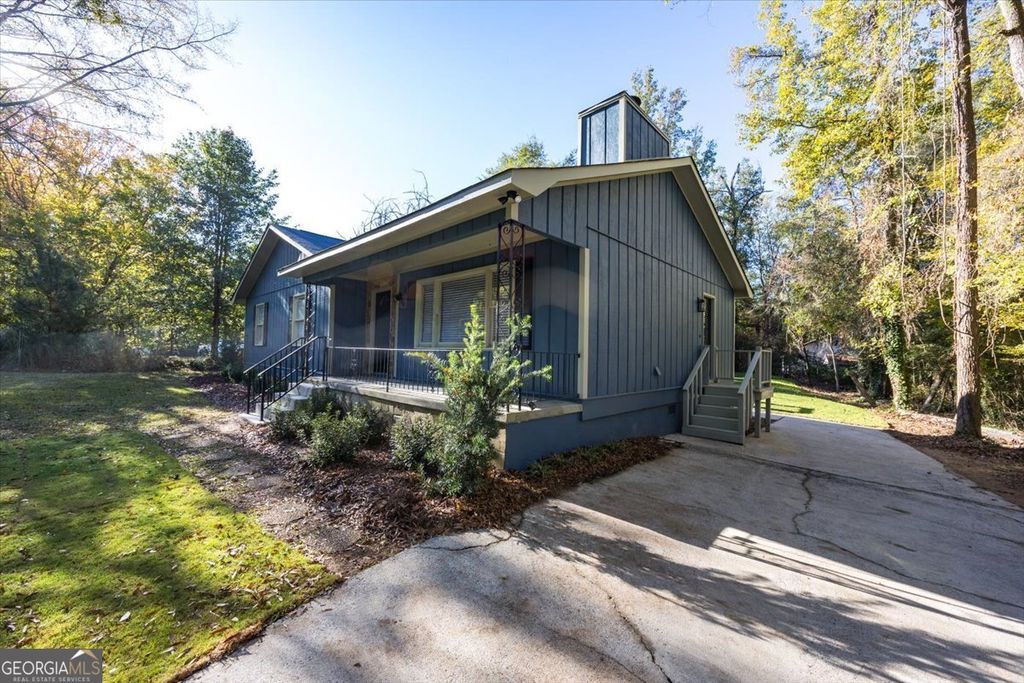 Photo of 221 Jefferson Circle, Macon, GA 31220 (MLS # 10636693)