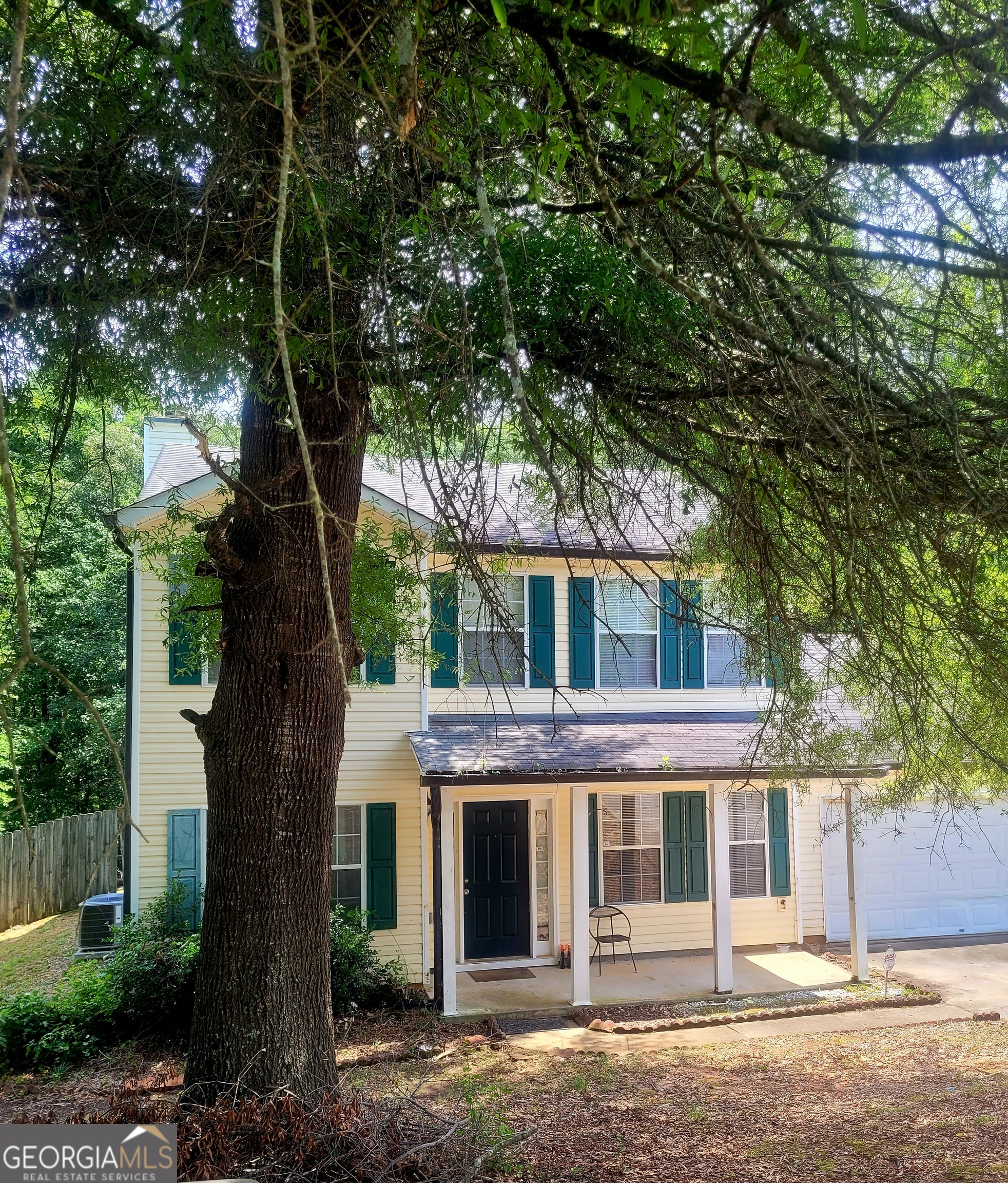 Great opportunity in amazing school district, coupled with some new major components. One of the best Stater homes for sale in Winder with sizable secondary and bedrooms. Seller is offering $1000 towards new carpet and $500 towards new appliances with an approved offer. We have partnered with an amazing preferred Lender that is offering paid appraisal, paid application fee, with no lenders fees! Did you hear me NO LENDERS FEES! And can close in 15 to 20 DAYS! This home offers an extensive ,endless opportunity back yard with a massive deck for all those barbeques and backyard extravaganza. For questions or more info please call or text listing agent . OPEN HOUSE SATURDAY JULY 12 FROM 12-3 LIGHT SNACK WILL BE SERVED