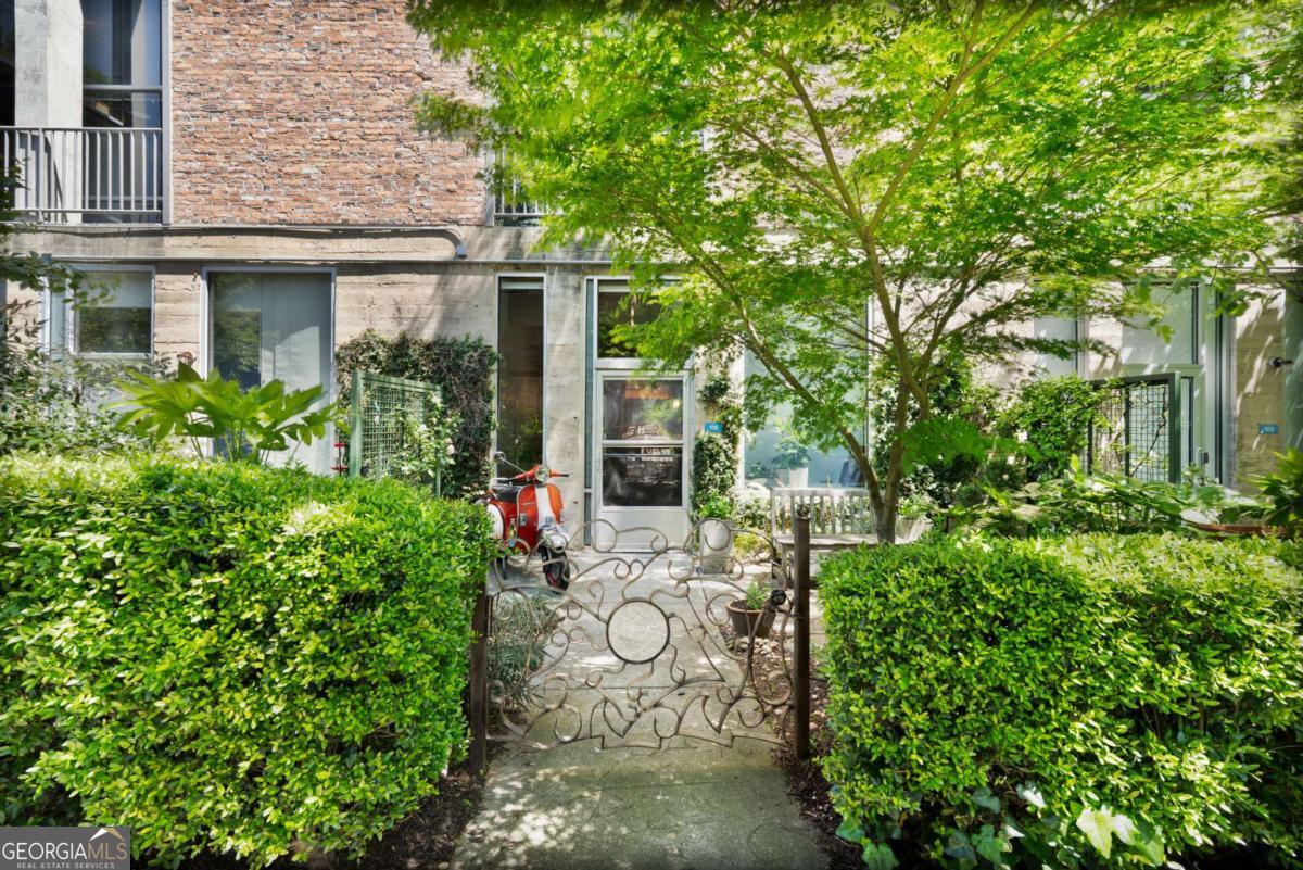 659 Auburn AVE NE 110