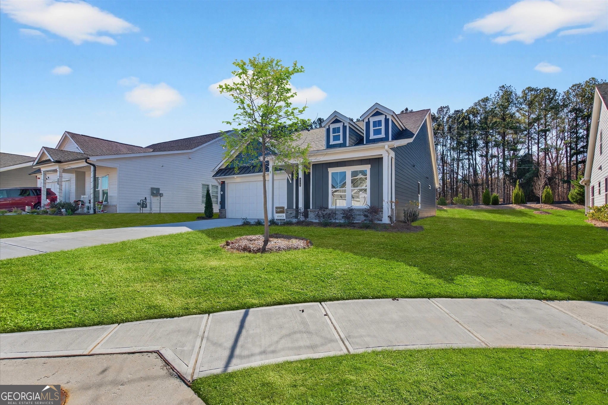 400 Vinca CIR NW
