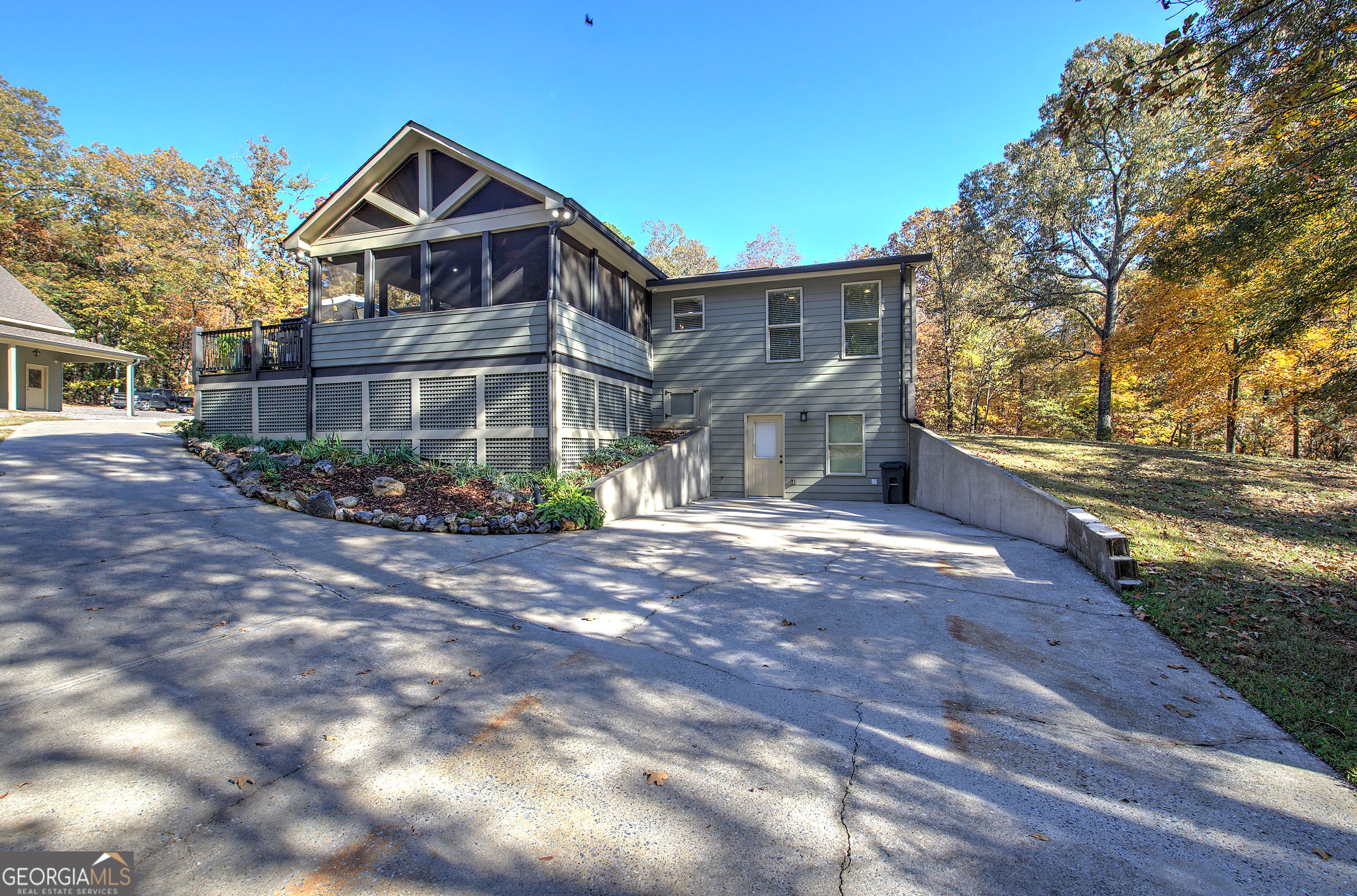 2253 Hills Creek RD