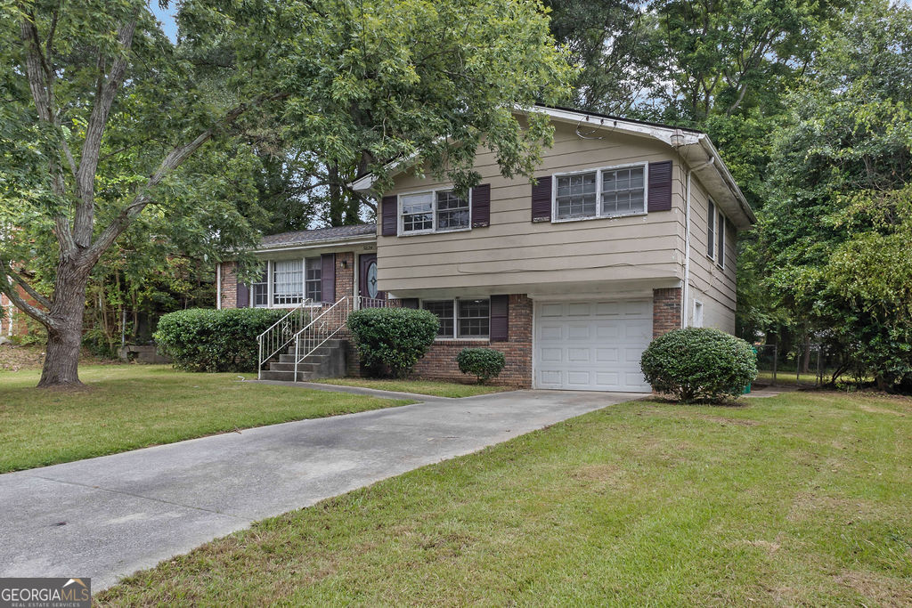 5674 Sandhurst DR