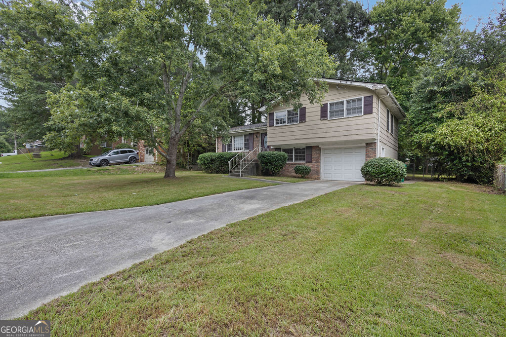 5674 Sandhurst DR