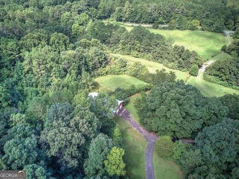 A home in Adairsville