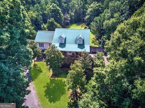 A home in Adairsville