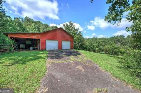 A home in Adairsville