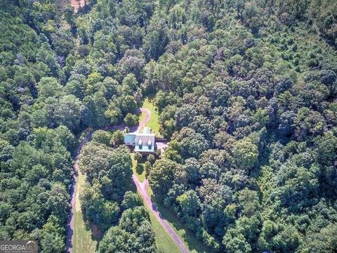 A home in Adairsville