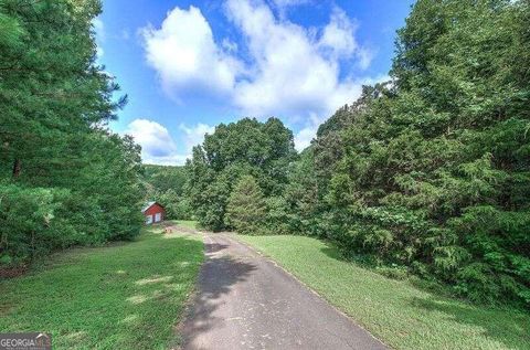 A home in Adairsville