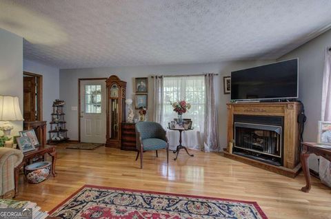 A home in Adairsville