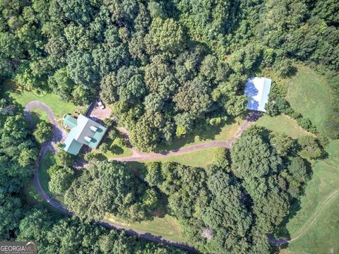 A home in Adairsville