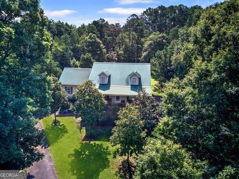 A home in Adairsville