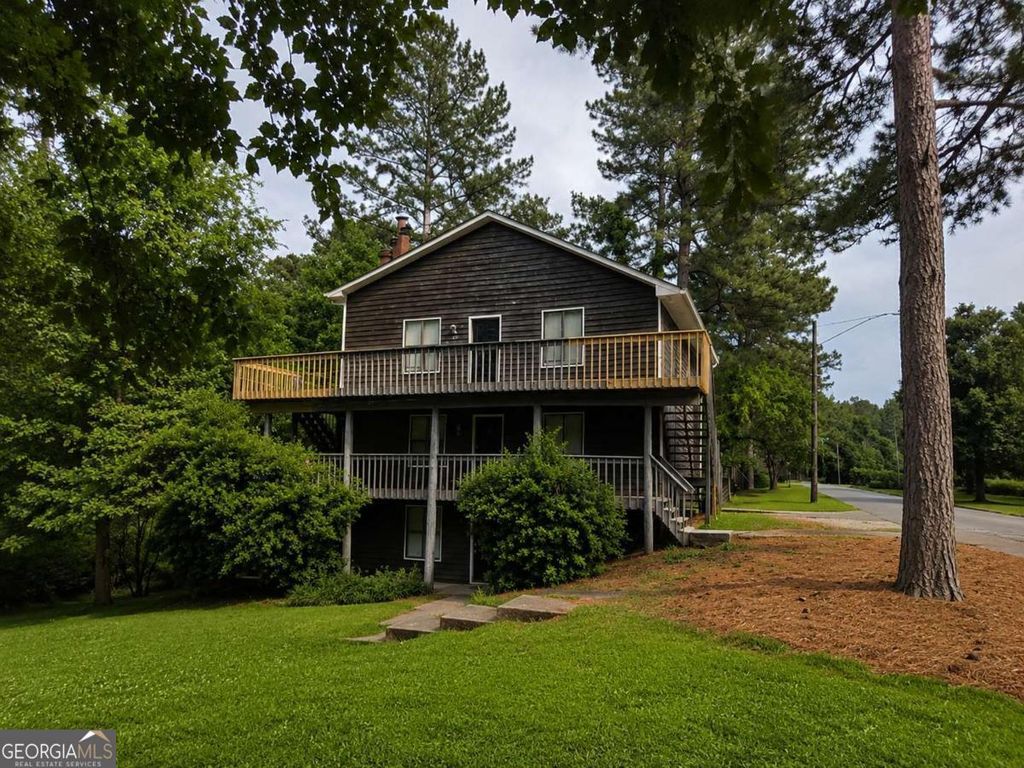 Photo of 2885 Lakemont Drive SW, Marietta, GA 30060 (MLS # 10772656)
