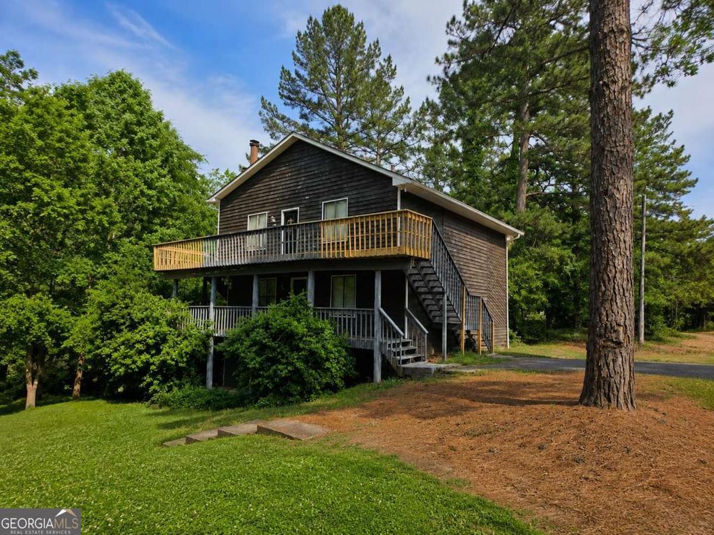 Photo of 2885 Lakemont Drive SW, Marietta, GA 30060 (MLS # 10772656)