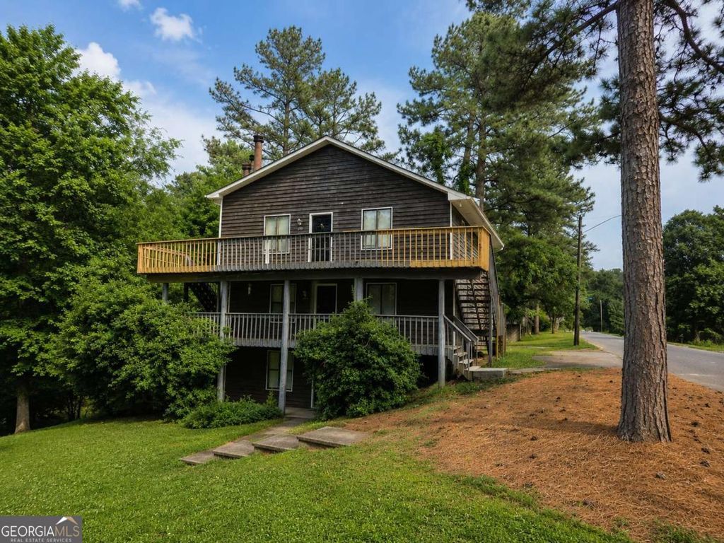 Photo of 2885 Lakemont Drive SW, Marietta, GA 30060 (MLS # 10772656)